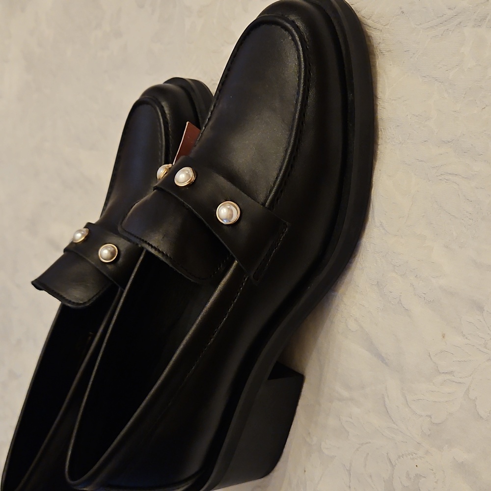 Loafers :Black Leather with Pearl Detail.  Cruza Portugal 39.  Women Siz…
